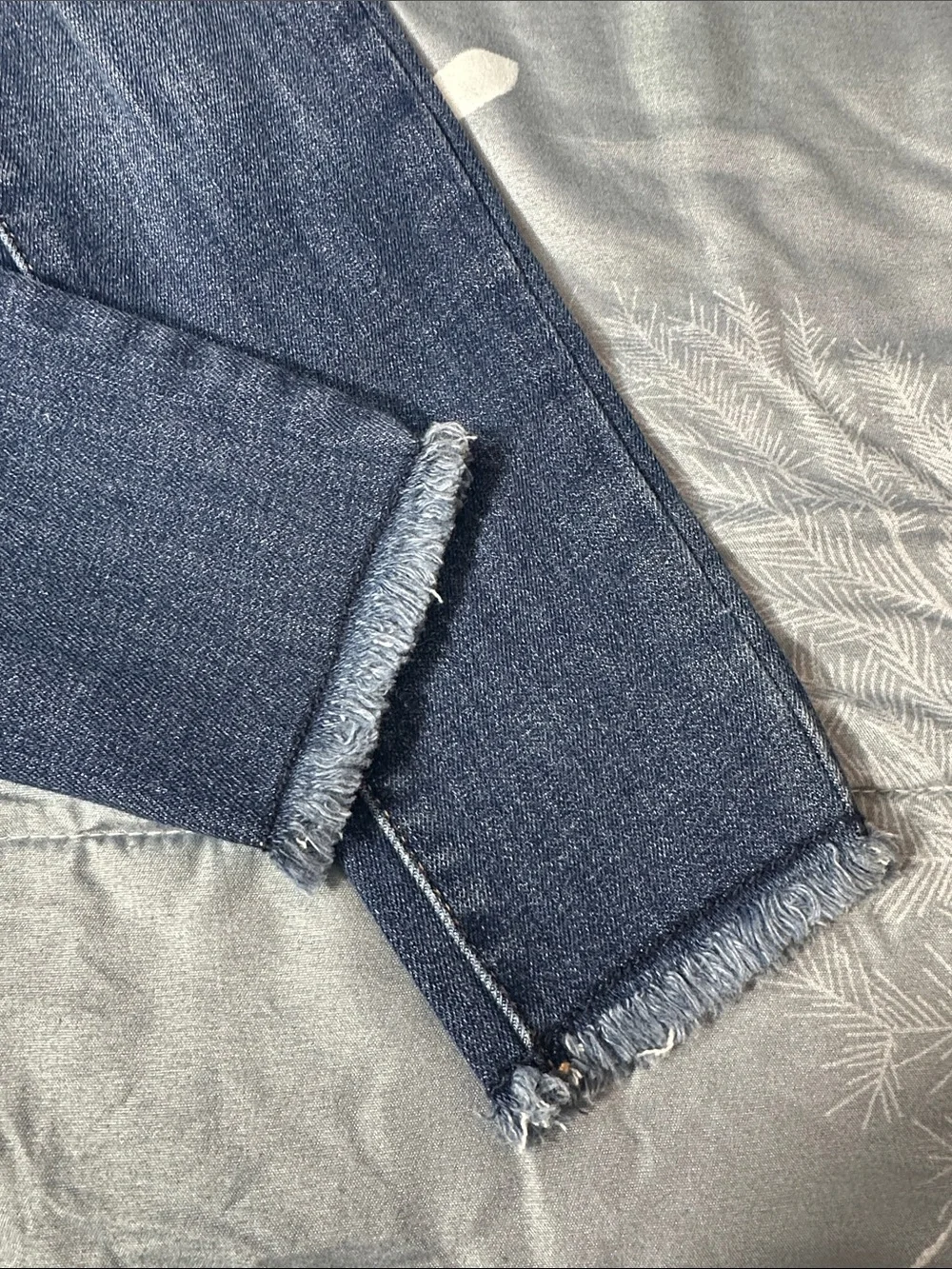 EUC Old Navy Dark Blue Distressed Girls Rockstar Jeggings Sz 7